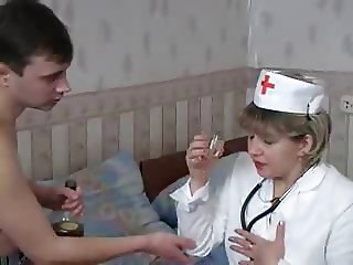 Mature doctor is sucking a cock of her pacient
