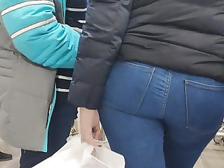 Big ass girls in tght jeans