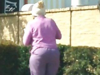THICK BOOTY GRANNY WALKING CAUGHT
