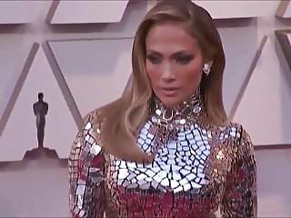 Jennifer Lopez looks sexy at the Oscars 2019