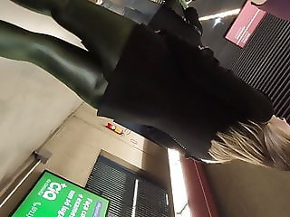 Nice shiny green legging ass