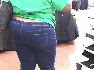 Mature BBW Cougar letting them jeans fall off her ass