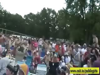 hundreds of amateurs nude in public